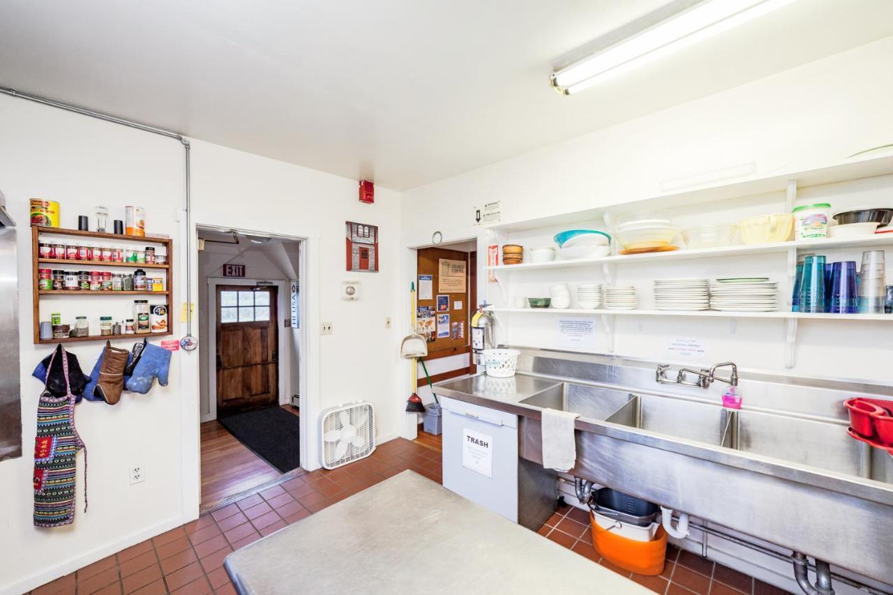 Hi - Nantucket Hostel Экстерьер фото